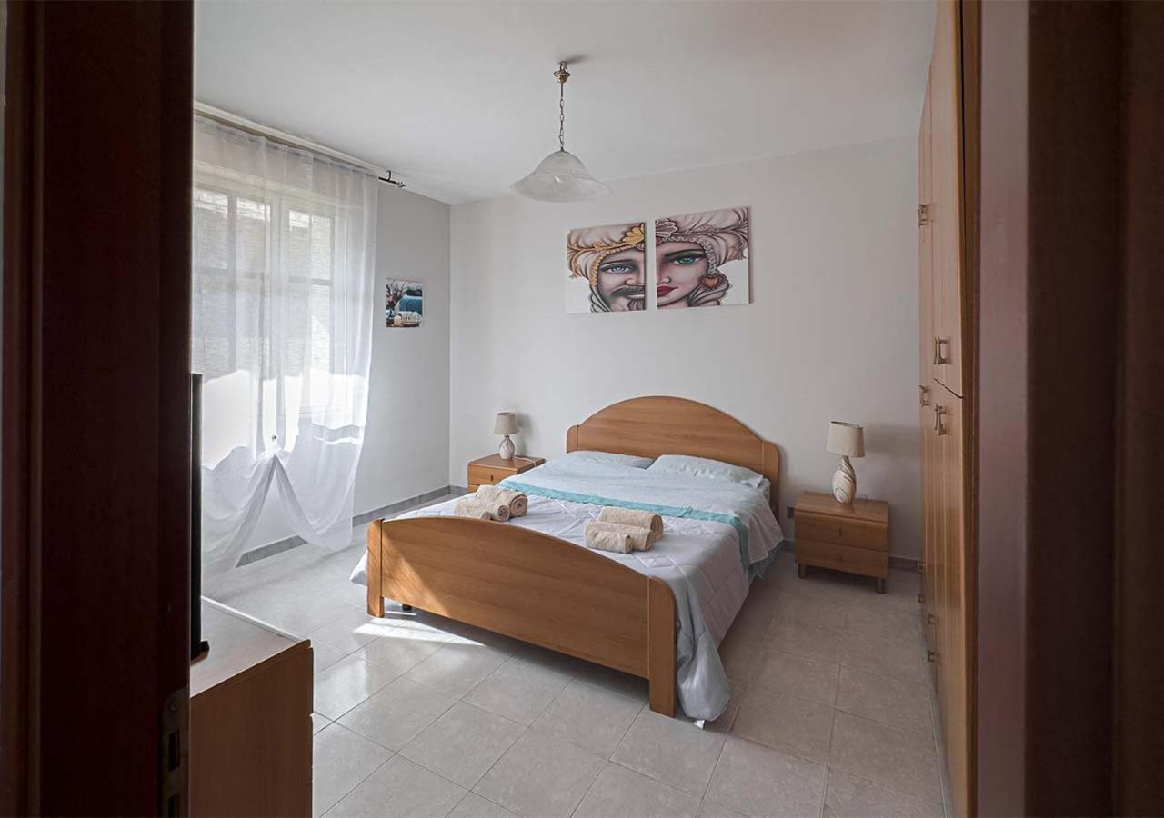 Seashore House - Appartamento A 100 Mt Dal Mare Вилафранка Тирена Екстериор снимка