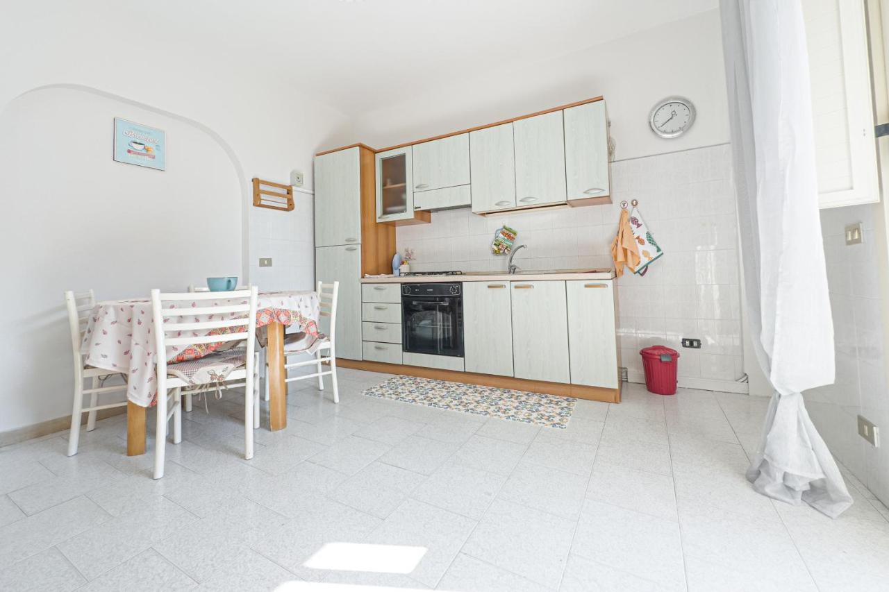 Seashore House - Appartamento A 100 Mt Dal Mare Вилафранка Тирена Екстериор снимка