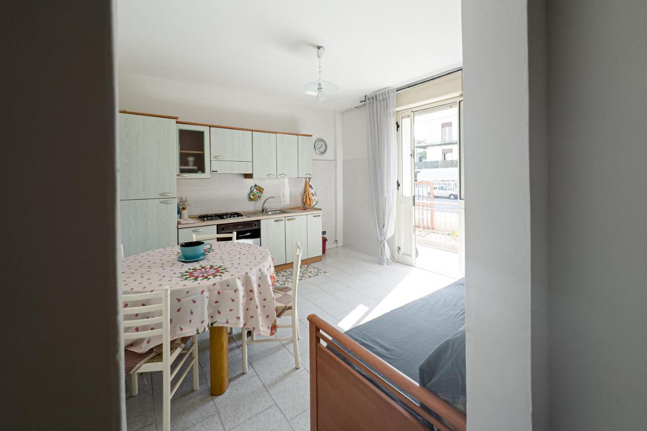 Seashore House - Appartamento A 100 Mt Dal Mare Вилафранка Тирена Екстериор снимка